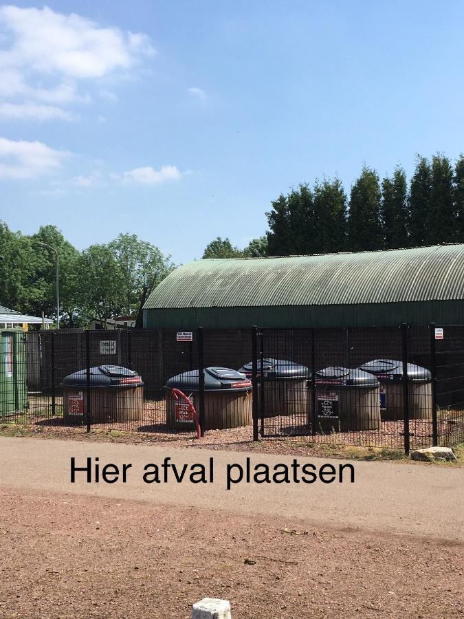 Ruime Chalet Midden In De Natuur In Lith Exterior photo